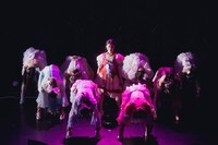 東京女子流とフィロソフィーのダンスによる“東京のダンス”。（撮影：ヨシモリユウナ）