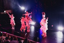 東京女子流とフィロソフィーのダンスによる“東京のダンス”。（撮影：ヨシモリユウナ）