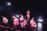 東京女子流とフィロソフィーのダンスによる“東京のダンス”。（撮影：ヨシモリユウナ）