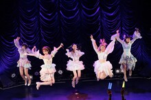 フィロソフィーのダンス「ファイナル・アンサー」コラボの様子。（撮影：ヨシモリユウナ）