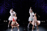 東京女子流「kissはあげない」でコラボする新井ひとみ、日向ハル、庄司芽生、奥津マリリ。（撮影：ヨシモリユウナ）