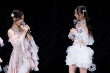 左から奥津マリリ（フィロソフィーのダンス）、山邊未夢（東京女子流）。（撮影：ヨシモリユウナ）