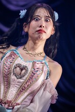 涙をこらえて目がバキバキになる奥津マリリ。