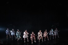 東京女子流とフィロソフィーのダンスによる“東京のダンス”。