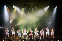 東京女子流とフィロソフィーのダンスによる“東京のダンス”。