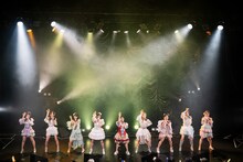 東京女子流とフィロソフィーのダンスによる“東京のダンス”。