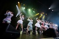 東京女子流とフィロソフィーのダンスによる“東京のダンス”。