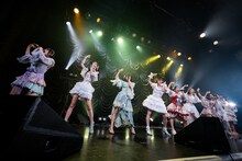 東京女子流とフィロソフィーのダンスによる“東京のダンス”。