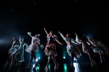 東京女子流とフィロソフィーのダンスによる“東京のダンス”。