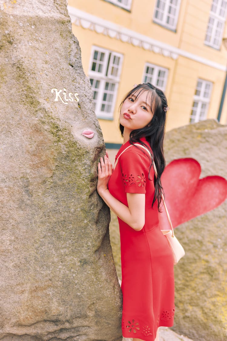 日向坂46河田陽菜、キスマーク見つけ唇すぼめる - 音楽ナタリー