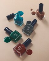 「Freecus」2ndコレクションのネイルポリッシュ。