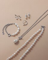 「Freecus」2ndコレクションのアクセサリーアイテム（シルバー）。