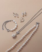 「Freecus」2ndコレクションのアクセサリーアイテム(シルバー)。