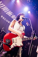 しーな（Vo, G）©キングレコード