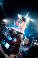 しーな（Vo, G）©キングレコード