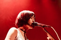 しーな（Vo, G）©キングレコード