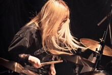 なお（Dr, Cho）©キングレコード