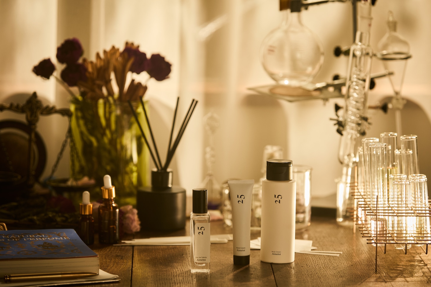 「25 Eau de Toilette」「25 Hand Cream」「25 Body Cream」商品画像