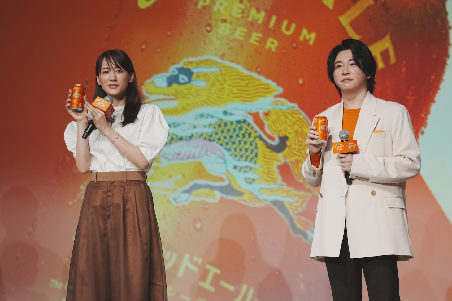 綾瀬はるかと大森元貴。