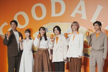 左から鈴木亮平、浜辺美波、綾瀬はるか、Mrs. GREEN APPLE。