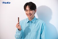 ブルボン「オリジナルビスケットシリーズ」新CM「彩るビスケット」編メイキングより。