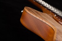 「帝劇オリジナルギター」の側面。