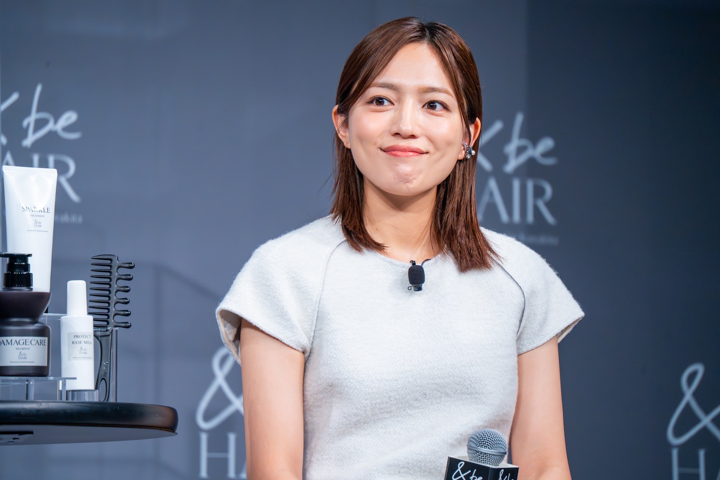 ほほえむ川口春奈。