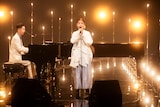 「SONGS いきものがかり」より、ライブ中のハンバート ハンバート。(写真提供:NHK)