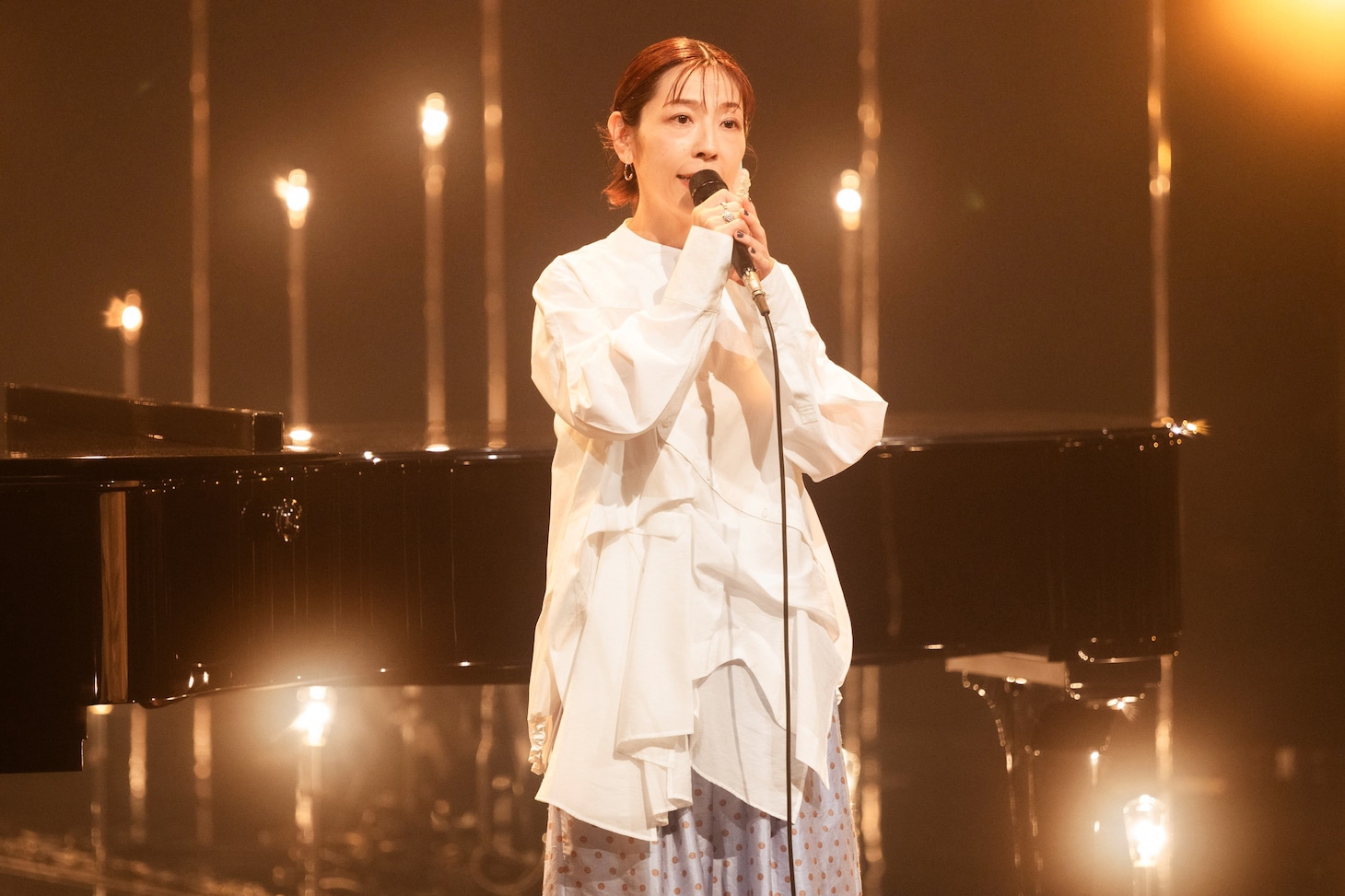 「SONGS いきものがかり」より、佐野遊穂（ハンバート ハンバート）。（写真提供：NHK）