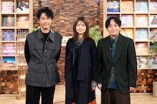 「SONGS いきものがかり」より、大泉洋といきものがかり。（写真提供：NHK）