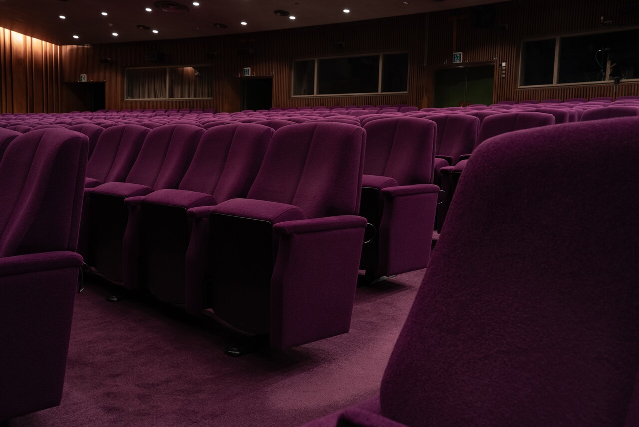 帝国劇場の内部。 - 帝国劇場の廃材がエレキギターになった！「帝劇