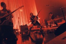 「MONO NO AWARE ONEMAN TOUR 2025」の様子。（撮影：マスダレンゾ）