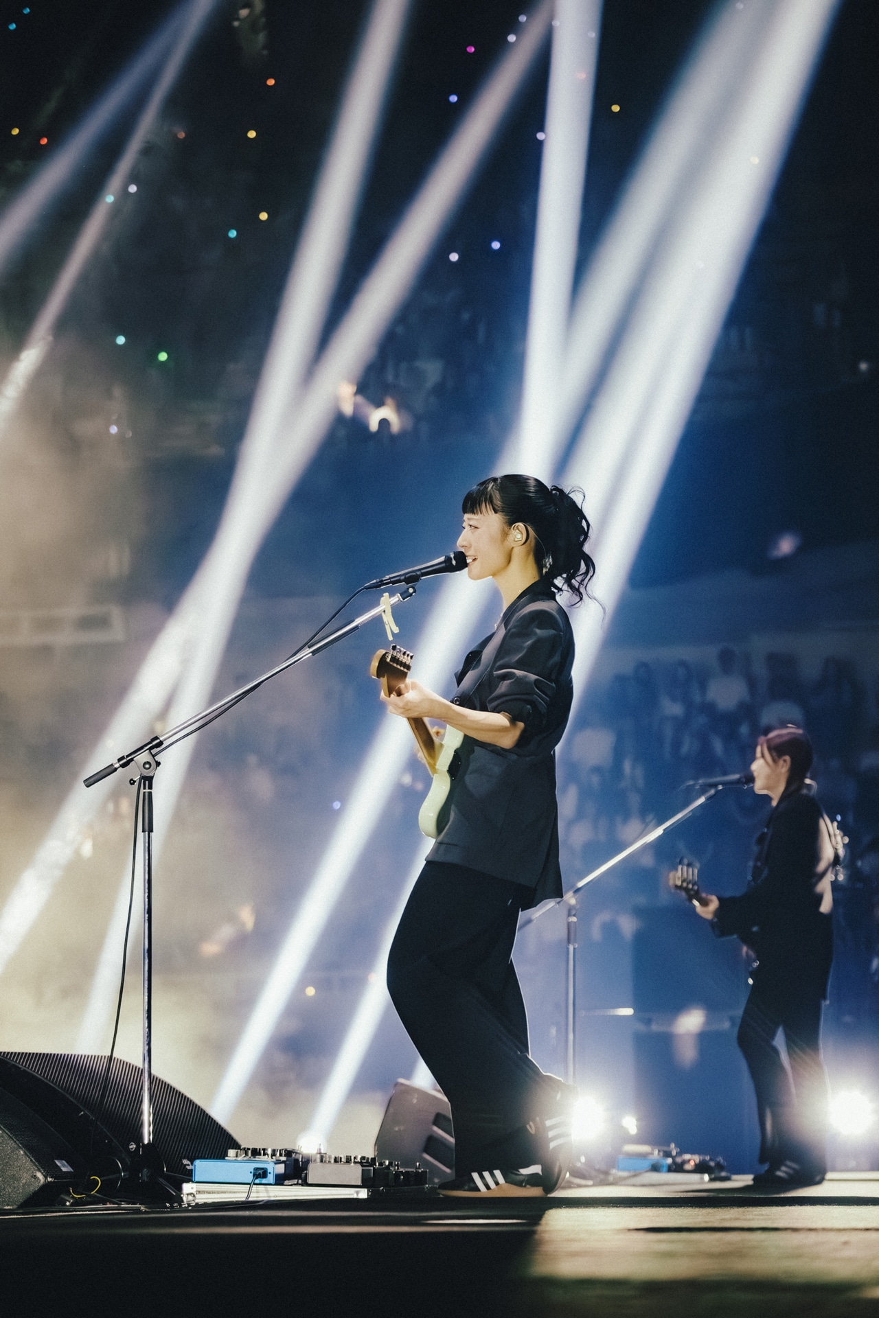 塩塚モエカ（Vo, G）（Photo by Daiki Miura）