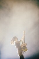 塩塚モエカ（Vo, G）（Photo by Daiki Miura）