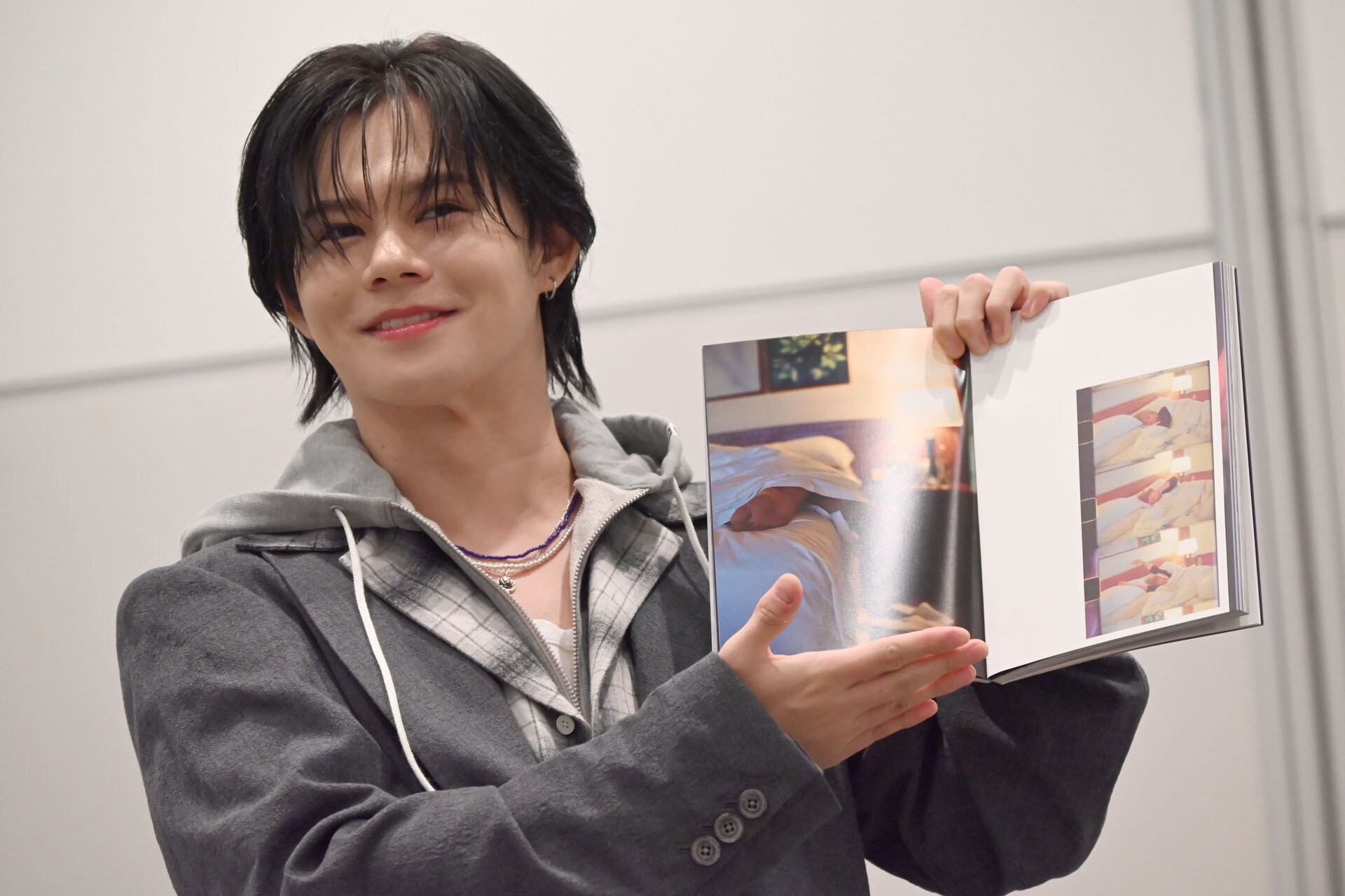超特急カイ、自然体の“いま”切り取った写真集にはガチ寝起きも「笑って