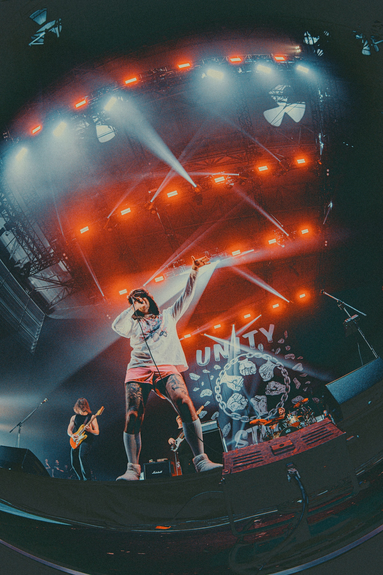 「ROCK-O-RAMA-THE END」よりClosure In Moscowのライブの様子。（撮影：西槇太一）