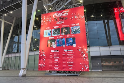 「Coca-Cola X Fes 2025」出演者ラインナップが書かれた幕。©Coca-Cola X Fes 2025