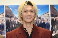 塩﨑太智のハイテンションに笑顔の佐野勇斗。