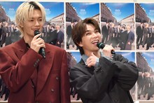 撮れ高に貪欲な塩﨑太智（右）。