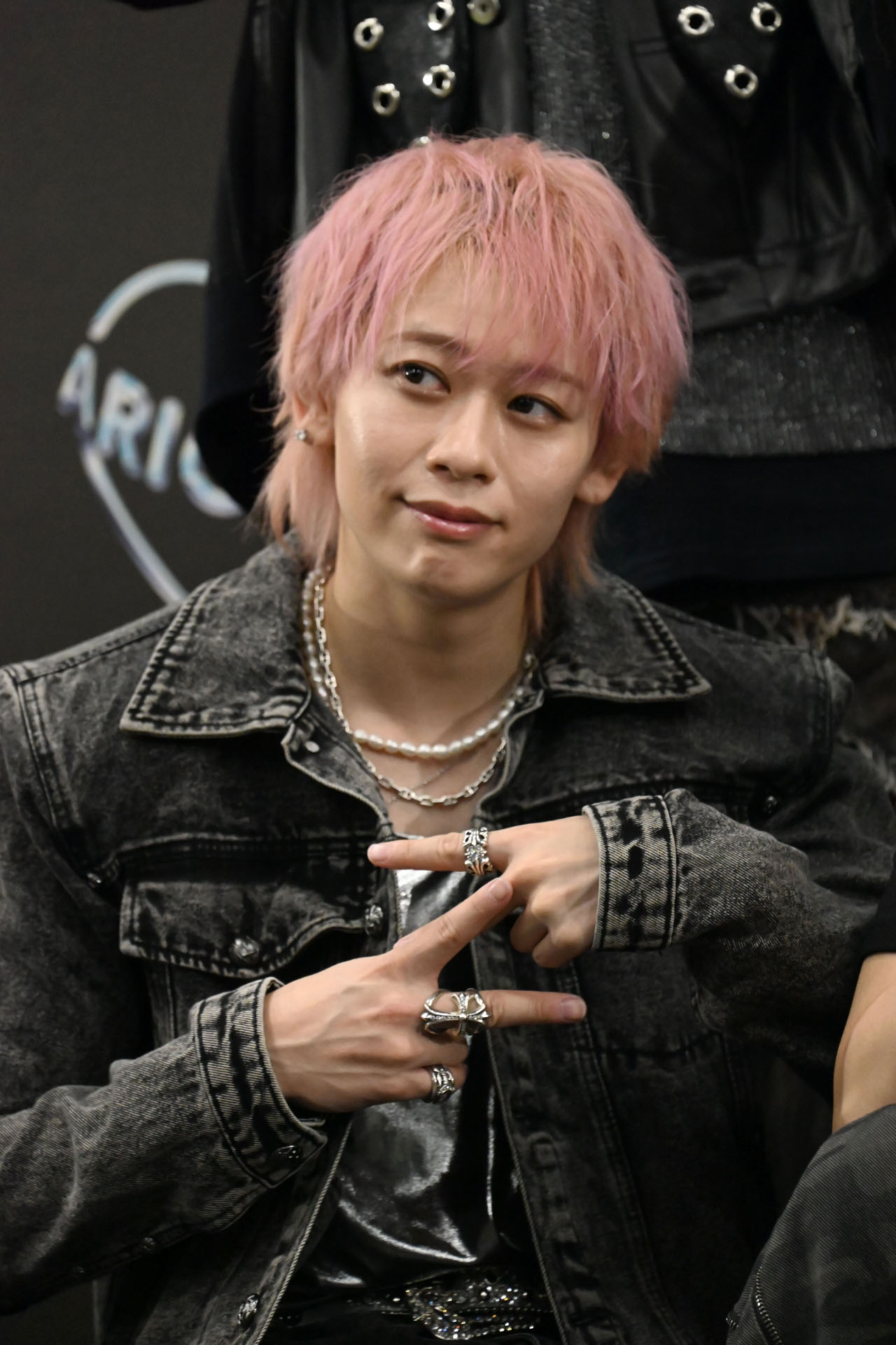 シューヤ - 超特急の最年長組がY2Kネタで大盛り上がりの「ZOZOFES