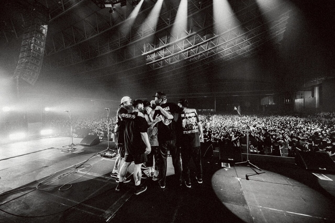 FACTが盟友たちと飾った己の有終、幕張を熱狂させた「ROCK-O-RAMA-THE