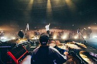 「ROCK-O-RAMA-THE END」よりNOISEMAKERのライブの様子。（Photo by Taka"nekoze photo"）