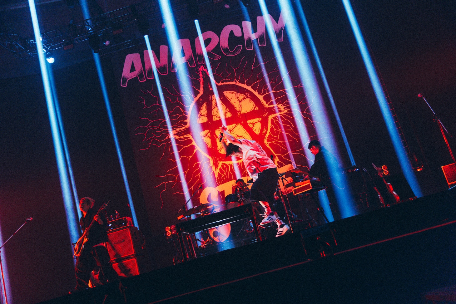 「ROCK-O-RAMA-THE END」よりNOISEMAKERのライブの様子。（Photo by Taka"nekoze photo"）
