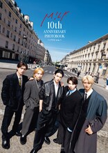 「M!LK 10th ANNIVERSARY PHOTOBOOK ～パリじゃん～」表紙（撮影：217...NINA）
