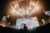 TENBLANKのパフォーマンスの様子。