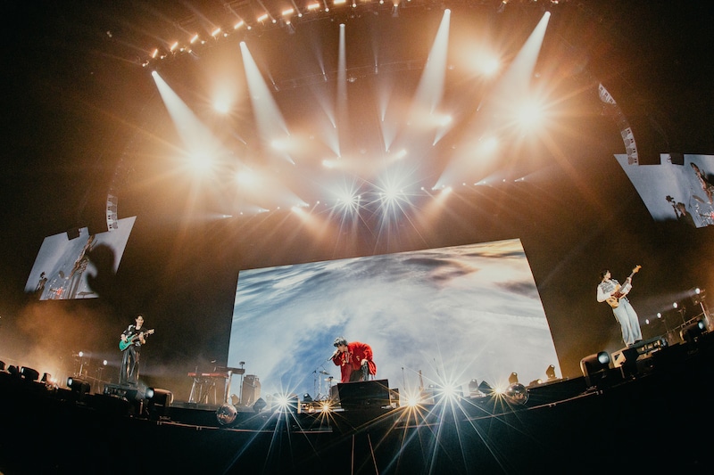 TENBLANKのパフォーマンスの様子。