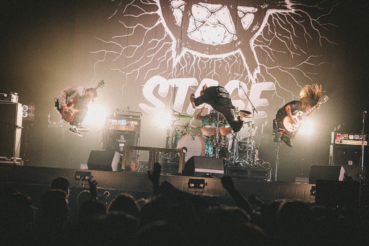 ROCK-O-RAMA-THE END」よりThe BONEZのライブの様子。（撮影：西