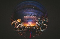 「ROCK-O-RAMA-THE END」よりThe BONEZのライブの様子。（撮影：西槇太一）