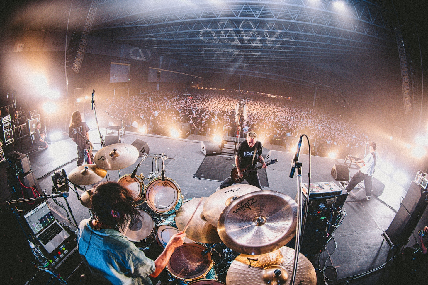 「ROCK-O-RAMA-THE END」よりThe BONEZのライブの様子。（撮影：西槇太一）