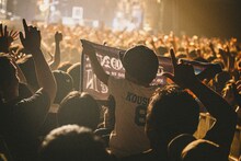 「ROCK-O-RAMA-THE END」よりThe BONEZのライブの様子。（撮影：西槇太一）